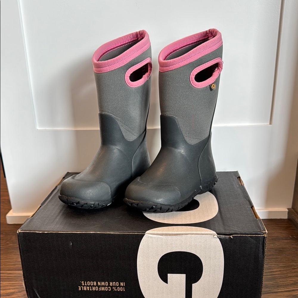 Bogs Gray & Pink girls size 11 waterproof K York solid rain boots